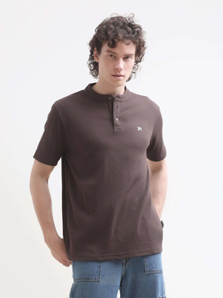 Pinnacle Brown Henley T-Shirt for Men - Shop Now shop online at Estilocus. Discover the comfort of our 100% Cotton Pinnacle Henley T-Shirt. Perfect for summer, it's a new arrival that complements any casual menswear. Shop today!