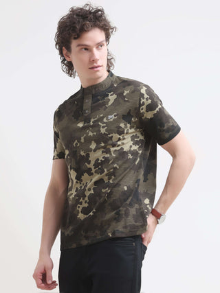 Olive Henley Camouflage T-Shirt for Men - New Arrival shop online at Estilocus. Shop the latest men's casual summer essential: Olive Henley Camo Tee. 100% cotton, lightweight, comfortable fit. Order now!