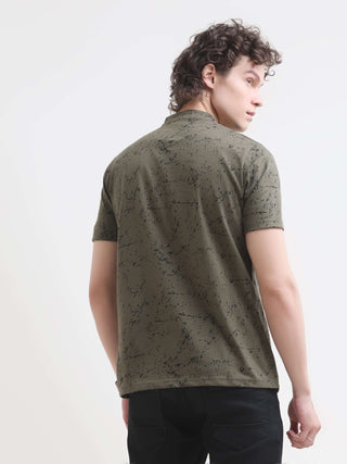 Olive Green Henley T-Shirt - New Men's Casual Wear shop online at Estilocus. Explore the latest in men's fashion with our olive green Henley tee. Perfect for summer, 100% cotton, and a comfortable regular fit. Shop now!