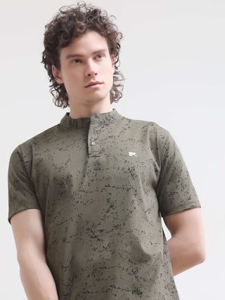 Olive Green Henley T-Shirt - New Men's Casual Wear shop online at Estilocus. Explore the latest in men's fashion with our olive green Henley tee. Perfect for summer, 100% cotton, and a comfortable regular fit. Shop now!