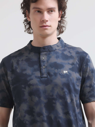 Men's Blue Henley T-Shirt - New Summer Casualwear shop online at Estilocus. Shop the latest in men's summer fashion with our Foge blue Henley T-shirt. Premium cotton comfort, perfect for any casual occasion.