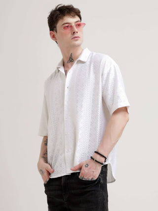 Texturiche quad white crochet oversized shirt - Men's Casual Wear shop online at Estilocus. Embrace Hawaiian vibes with our oversized, lightweight white crochet shirt. Perfect for summer streetwear. Comfort meets style!