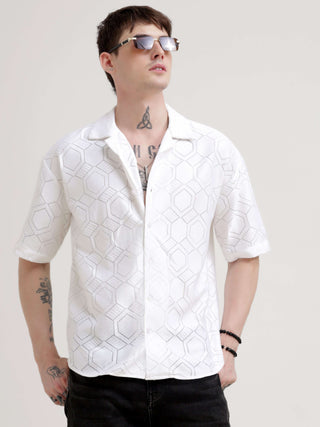 Texturiche quad off-white crochet oversized shirt - Men's Casual Wear shop online at Estilocus. Dive into Hawaiian vibes with our oversized off-white crochet shirt. Perfect for summer, it promises style & comfort. Ideal for streetwear looks.