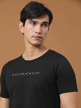 Black Luminescent Printed T Shirt shop online at Estilocus. 100% Cotton Designed and printed on knitted fabric. The fabric is stretchy and lightweight, with a soft skin feel and no wrinkles. Crew neck collar which is smooth on the neck and keeps you comfo