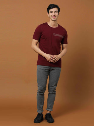 Burgundy Hd Printed Logo T Shirt shop online at Estilocus. 100% Cotton Designed and printed on knitted fabric. The fabric is stretchy and lightweight, with a soft skin feel and no wrinkles. Crew neck collar which is smooth on the neck and keeps you comfor