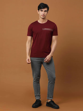 Burgundy Hd Printed Logo T Shirt shop online at Estilocus. 100% Cotton Designed and printed on knitted fabric. The fabric is stretchy and lightweight, with a soft skin feel and no wrinkles. Crew neck collar which is smooth on the neck and keeps you comfor