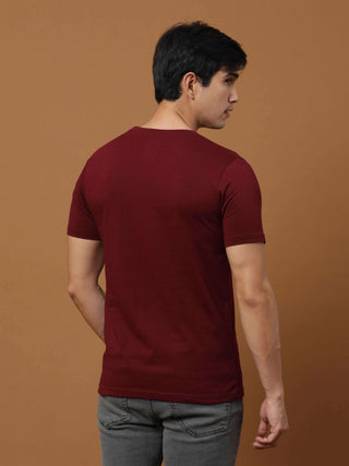 Burgundy Hd Printed Logo T Shirt shop online at Estilocus. 100% Cotton Designed and printed on knitted fabric. The fabric is stretchy and lightweight, with a soft skin feel and no wrinkles. Crew neck collar which is smooth on the neck and keeps you comfor