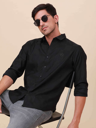 Black Check Pocketless Shirt shop online at Estilocus. 100% Cotton ,Full-sleeve checks shirt Self fold placket Regular collar Double button edge cuff Pocketless Curved bottom hemline Finest quality brand embroidery at front placket. All single needle cons