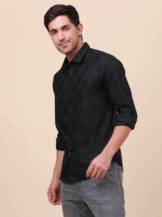 Black Check Pocketless Shirt shop online at Estilocus. 100% Cotton ,Full-sleeve checks shirt Self fold placket Regular collar Double button edge cuff Pocketless Curved bottom hemline Finest quality brand embroidery at front placket. All single needle cons