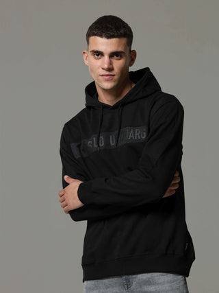 Black Charg Hoodie shop online at Estilocus. • Crew neck with an attached hood • Adjustable hood with drawcord •A regular fit with long sleeves •Zipper and pocketless • Dress it up with a pair of Denim or Joggers Fit : Comfort fit Size : The model is wear