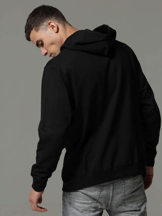 Black Charg Hoodie shop online at Estilocus. • Crew neck with an attached hood • Adjustable hood with drawcord •A regular fit with long sleeves •Zipper and pocketless • Dress it up with a pair of Denim or Joggers Fit : Comfort fit Size : The model is wear