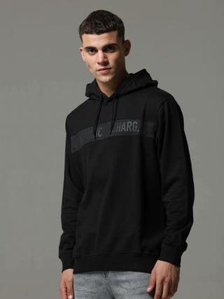 Black Charg Hoodie shop online at Estilocus. • Crew neck with an attached hood • Adjustable hood with drawcord •A regular fit with long sleeves •Zipper and pocketless • Dress it up with a pair of Denim or Joggers Fit : Comfort fit Size : The model is wear