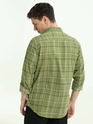 Olive green Check double pocket shirt shop online at Estilocus. 100% Cotton • Full-sleeve check shirt• Cut and sew placket• Regular collar• Double button edge cuff• Double pocket with flap• Curved bottom hemline .• All double needle construction, finest q