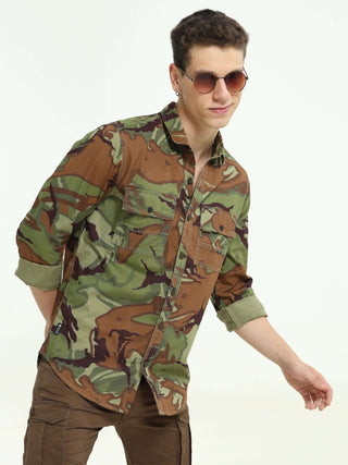 Camo Cargo army shirt shop online at Estilocus. 100% Cotton • Full-sleeve camo print shirt• Cut and sew placket• Regular collar• Double button edge cuff • Double pocket with flap • Curved bottom hemline . • All double needle construction, finest quality s