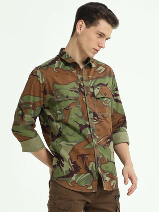 Camo Cargo army shirt shop online at Estilocus. 100% Cotton • Full-sleeve camo print shirt• Cut and sew placket• Regular collar• Double button edge cuff • Double pocket with flap • Curved bottom hemline . • All double needle construction, finest quality s