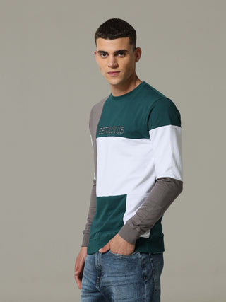 Patterned Crew Neck Teal Sweat Shirt shop online at Estilocus. • Crew neck • Long sleeve • Ribbing around neckline, Cuff & hem • High quality print and fine embroidery Fit : Comfort fit Size : The model is wearing M size Model height : 6 Feet Wash care :