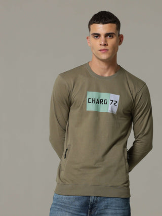 Charg Green Sweat Shirt shop online at Estilocus. • Crew neck • Long sleeve • Ribbing around neckline, Cuff & hem • High quality print and fine embroidery Fit : Comfort fit Size : The model is wearing M size Model height : 6 Feet Wash care : Cold machine