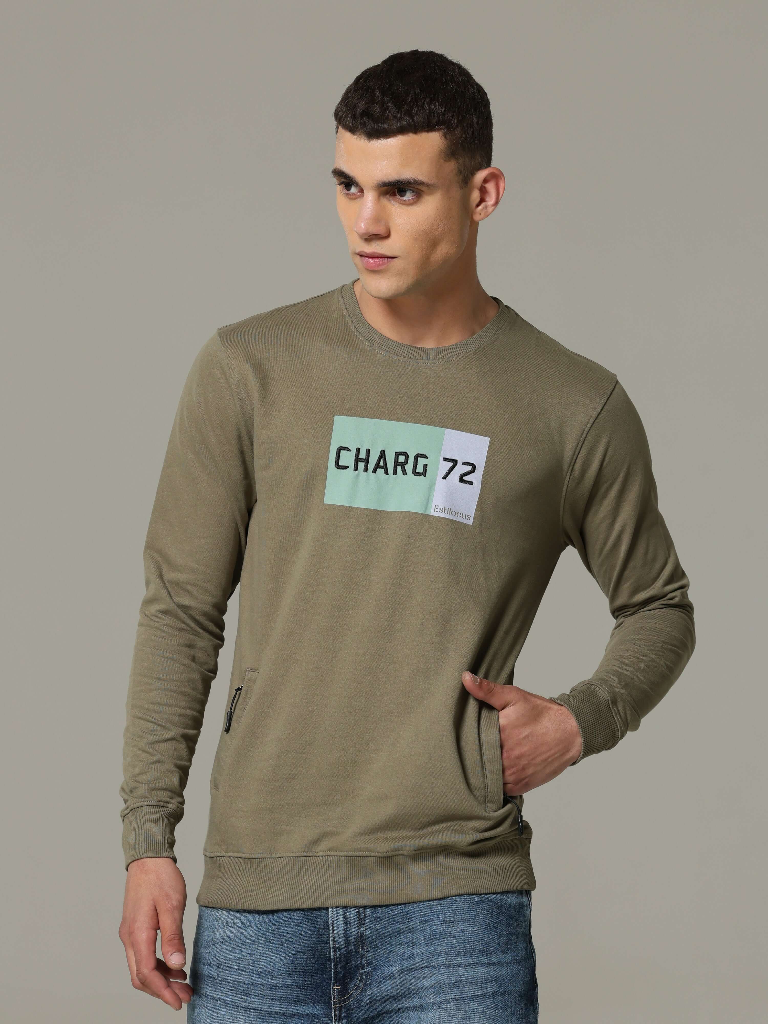 Charg Green Sweat Shirt shop online at Estilocus. • Crew neck • Long sleeve • Ribbing around neckline, Cuff & hem • High quality print and fine embroidery Fit : Comfort fit Size : The model is wearing M size Model height : 6 Feet Wash care : Cold machine