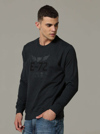 Vintage Edition Charcoal Grey Sweat Shirt shop online at Estilocus. • Crew neck • Long sleeve • Ribbing around neckline, Cuff & hem • High quality print and fine embroidery Fit : Comfort fit Size : The model is wearing M size Model height : 6 Feet Wash ca