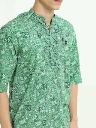 Oversized green colour printed kurta shop online at Estilocus. • Five-sleeve stripe printed kurta• Mandarin collar• Single button square cuff.• Single pocket with logo embroidery• Curved hemline• All Single-needle construction, finest quality sewing• Mach