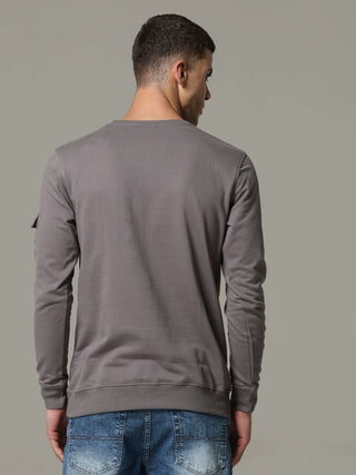 Charg Cargo Steel Grey Sweat Shirt shop online at Estilocus. • Crew neck• Long sleeve• Ribbing around neckline, cuff & hem• High quality print Fit : Comfort fit Size : The model is wearing M size Model height : 6 Feet Wash care : Cold machine wash