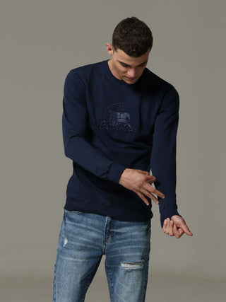 Invisible Blue Sweat Shirt shop online at Estilocus. • Crew neck• Long sleeve• Ribbing around neckline, Cuff & hem• High-quality print and fine embroidery.• Invisible zipper at sleeve Fit : Comfort fit Size : The model is wearing M size Model height : 6 F