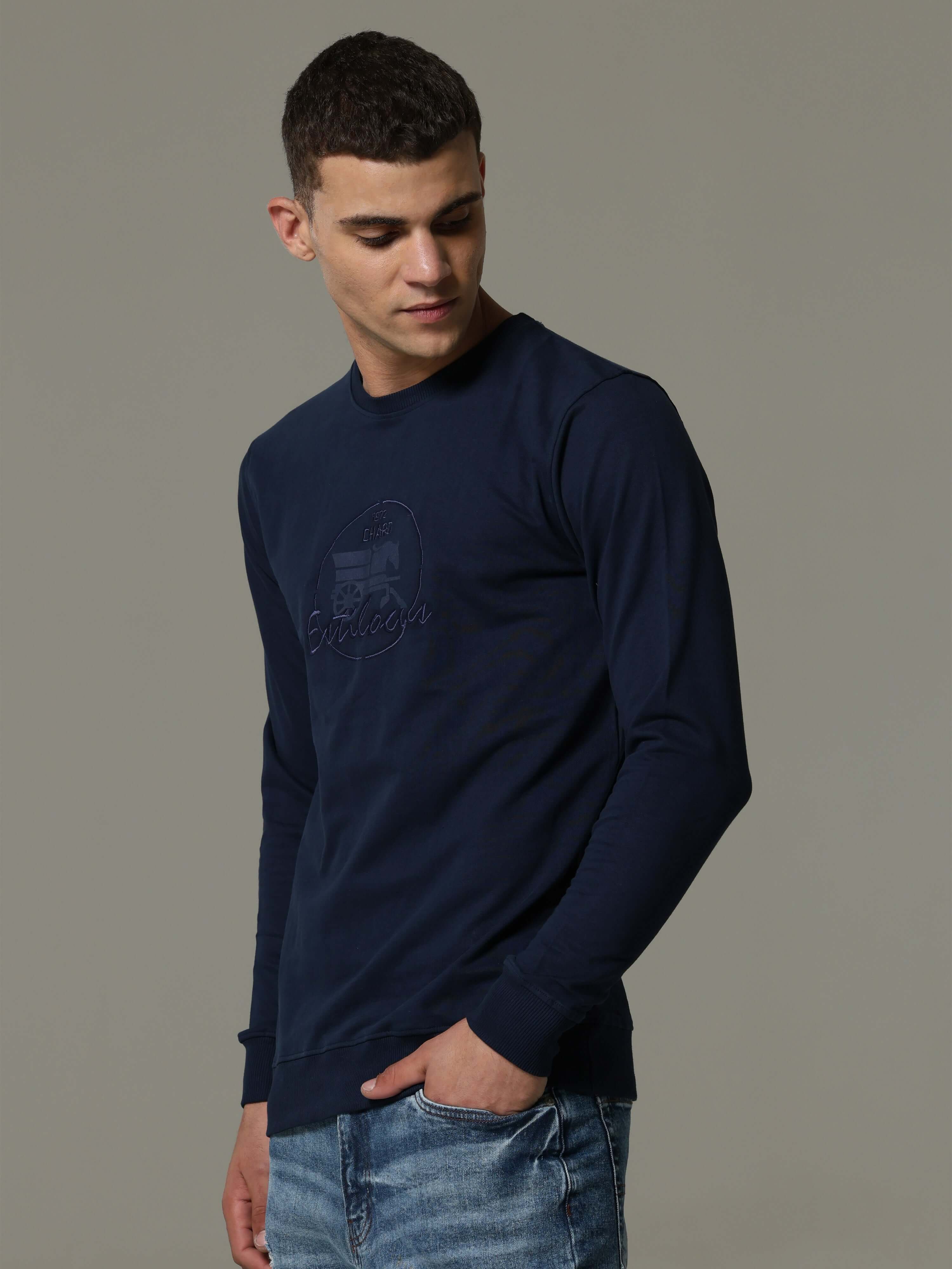 Invisible Blue Sweat Shirt shop online at Estilocus. • Crew neck• Long sleeve• Ribbing around neckline, Cuff & hem• High-quality print and fine embroidery.• Invisible zipper at sleeve Fit : Comfort fit Size : The model is wearing M size Model height : 6 F