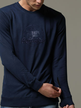 Invisible Blue Sweat Shirt shop online at Estilocus. • Crew neck• Long sleeve• Ribbing around neckline, Cuff & hem• High-quality print and fine embroidery.• Invisible zipper at sleeve Fit : Comfort fit Size : The model is wearing M size Model height : 6 F