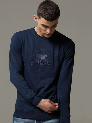 Invisible Blue Sweat Shirt shop online at Estilocus. • Crew neck• Long sleeve• Ribbing around neckline, Cuff & hem• High-quality print and fine embroidery.• Invisible zipper at sleeve Fit : Comfort fit Size : The model is wearing M size Model height : 6 F