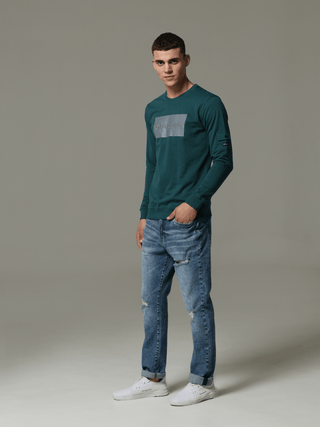 Charg Cargo Teal Sweat Shirt shop online at Estilocus. • Crew neck • Long sleeve • Ribbing around neckline, Cuff & hem • High quality print and fine embroidery Fit : Comfort fit Size : The model is wearing M size Model height : 6 Feet Wash care : Cold mac