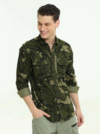 ETLS/72 Camo Cargo military green shirt shop online at Estilocus. 100% Cotton • Full-sleeve camo print shirt• Cut and sew placket• Regular collar• Double button edge cuff • Double pocket with flap • Curved bottom hemline . • All double needle construction