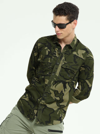 ETLS/72 Camo Cargo military green shirt shop online at Estilocus. 100% Cotton • Full-sleeve camo print shirt• Cut and sew placket• Regular collar• Double button edge cuff • Double pocket with flap • Curved bottom hemline . • All double needle construction