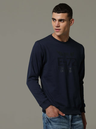 Vintage Edition Navy Blue Sweat Shirt shop online at Estilocus. • Crew neck• Long sleeve• Ribbing around neckline, Cuff & hem• HD quality print and fine embroidery Fit : Comfort fit Size : The model is wearing M size Model height : 6 Feet Wash care : Cold