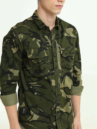 ETLS/72 Camo Cargo military green shirt shop online at Estilocus. 100% Cotton • Full-sleeve camo print shirt• Cut and sew placket• Regular collar• Double button edge cuff • Double pocket with flap • Curved bottom hemline . • All double needle construction