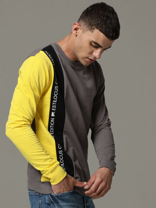 Charg Colorblock Steel Gray Sweat Shirt shop online at Estilocus. • Crew neck • Long sleeve • Ribbing around neckline, Cuff & hem • High quality print and fine embroidery Fit : Comfort fit Size : The model is wearing M size Model height : 6 Feet Wash care