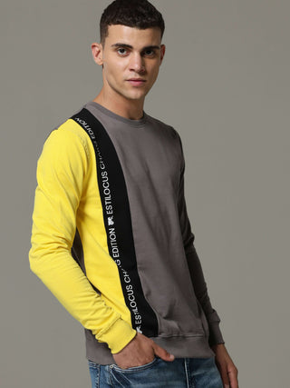 Charg Colorblock Steel Gray Sweat Shirt shop online at Estilocus. • Crew neck • Long sleeve • Ribbing around neckline, Cuff & hem • High quality print and fine embroidery Fit : Comfort fit Size : The model is wearing M size Model height : 6 Feet Wash care