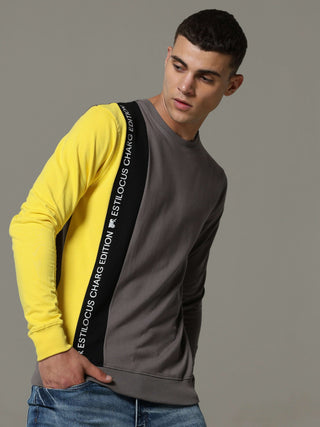 Charg Colorblock Steel Gray Sweat Shirt shop online at Estilocus. • Crew neck • Long sleeve • Ribbing around neckline, Cuff & hem • High quality print and fine embroidery Fit : Comfort fit Size : The model is wearing M size Model height : 6 Feet Wash care