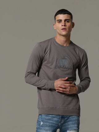 Invisible Steel Grey Sweat Shirt shop online at Estilocus. • Crew neck • Long sleeve • Ribbing around neckline, Cuff & hem • High quality print and fine embroidery Fit : Comfort fit Size : The model is wearing M size Model height : 6 Feet Wash care : Cold