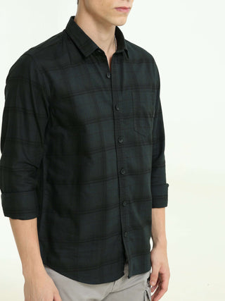 Hunter green casual check shirt shop online at Estilocus. 100% Cotton • Full-sleeve check shirt• self fold placket • Regular collar• Double button edge cuff • pocketless • Curved bottom hemline• Finest quality brand embroidery at front placket. • All sinl