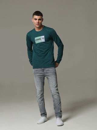 Charg Teal Sweat Shirt shop online at Estilocus. • Crew neck • Long sleeve • Ribbing around neckline, Cuff & hem • High quality print and fine embroidery Fit : Comfort fit Size : The model is wearing M size Model height : 6 Feet Wash care : Cold machine w