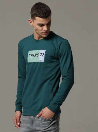 Charg Teal Sweat Shirt shop online at Estilocus. • Crew neck • Long sleeve • Ribbing around neckline, Cuff & hem • High quality print and fine embroidery Fit : Comfort fit Size : The model is wearing M size Model height : 6 Feet Wash care : Cold machine w