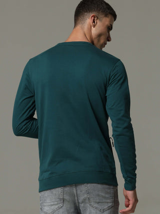 Charg Teal Sweat Shirt shop online at Estilocus. • Crew neck • Long sleeve • Ribbing around neckline, Cuff & hem • High quality print and fine embroidery Fit : Comfort fit Size : The model is wearing M size Model height : 6 Feet Wash care : Cold machine w