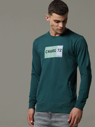 Charg Teal Sweat Shirt shop online at Estilocus. • Crew neck • Long sleeve • Ribbing around neckline, Cuff & hem • High quality print and fine embroidery Fit : Comfort fit Size : The model is wearing M size Model height : 6 Feet Wash care : Cold machine w