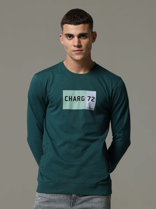 Charg Teal Sweat Shirt shop online at Estilocus. • Crew neck • Long sleeve • Ribbing around neckline, Cuff & hem • High quality print and fine embroidery Fit : Comfort fit Size : The model is wearing M size Model height : 6 Feet Wash care : Cold machine w