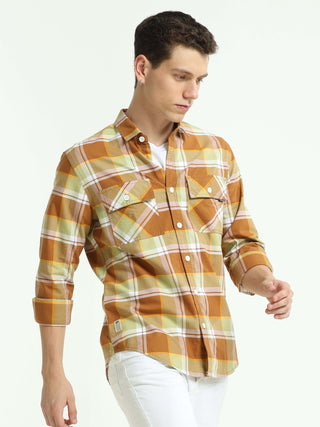 Brown off-sage casual check shirt shop online at Estilocus. 100% Cotton • Full-sleeve check shirt• Cut and sew placket• Regular collar• Double button edge cuff • Double pocket with flap • Curved bottom hemline . • All double needle construction, finest qu