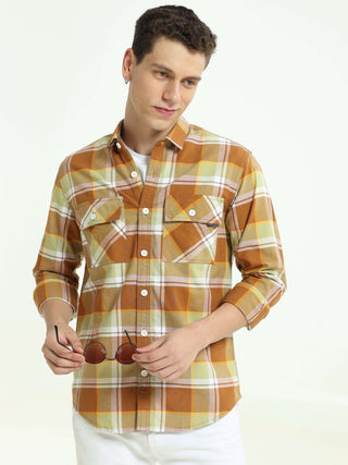 Brown off-sage casual check shirt shop online at Estilocus. 100% Cotton • Full-sleeve check shirt• Cut and sew placket• Regular collar• Double button edge cuff • Double pocket with flap • Curved bottom hemline . • All double needle construction, finest qu