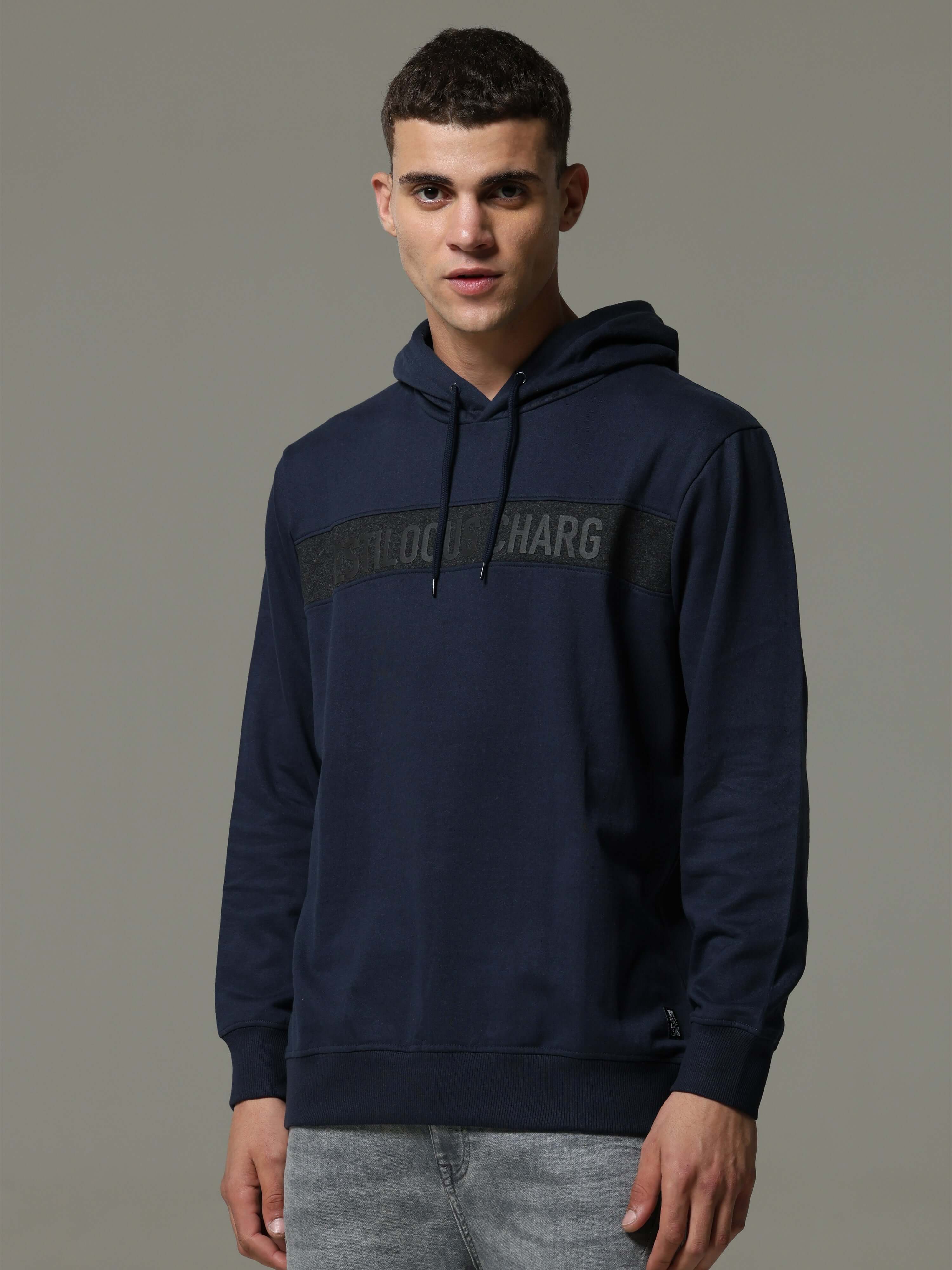 Navy Charg Hoodie shop online at Estilocus. • Crew neck with an attached hood • Adjustable hood with drawcord •A regular fit with long sleeves •Zipper and pocketless • Dress it up with a pair of Denim or Joggers Fit : Comfort fit Size : The model is weari