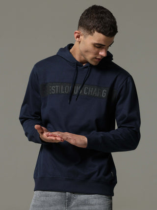 Navy Charg Hoodie shop online at Estilocus. • Crew neck with an attached hood • Adjustable hood with drawcord •A regular fit with long sleeves •Zipper and pocketless • Dress it up with a pair of Denim or Joggers Fit : Comfort fit Size : The model is weari