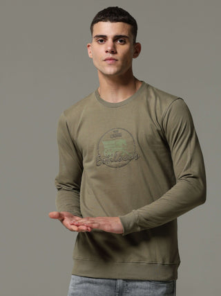 Invisible Green Sweat Shirt shop online at Estilocus. • Crew neck • Long sleeve • Ribbing around neckline, Cuff & hem • High quality print and fine embroidery Fit : Comfort fit Size : The model is wearing M size Model height : 6 Feet Wash care : Cold mach