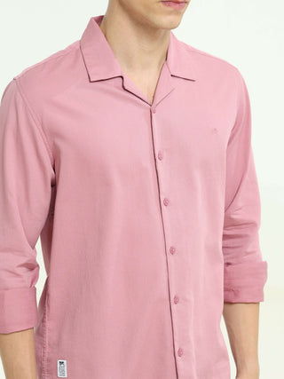 Pink solid cuben colloar shirt shop online at Estilocus. • 100% Cotton , Full-sleeve solid shirt• Cuban collar• Double button edge cuff • Pocketess • Curved bottom hemline . • All double needle construction, finest quality sewing• Machine wash care• Suita